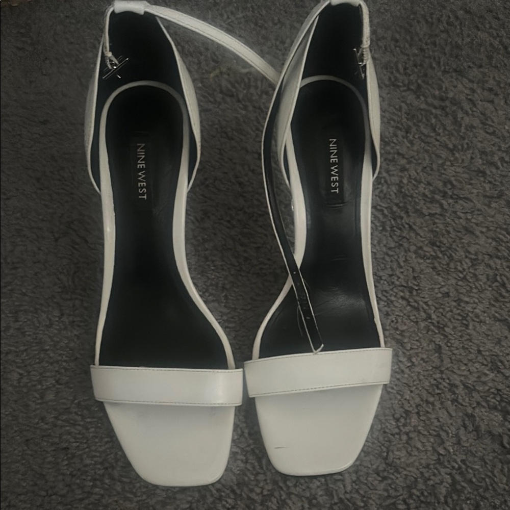 Nine West White Heels Sleek Design